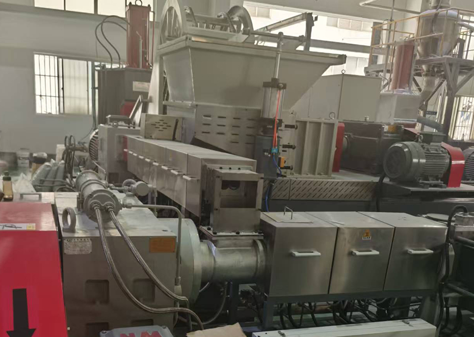 废旧电线电缆回收造粒生产线现场