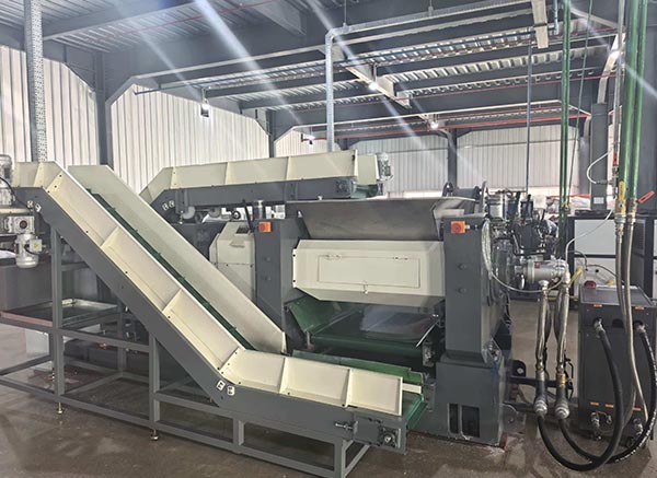 EVA回收料拉布机 整机实拍